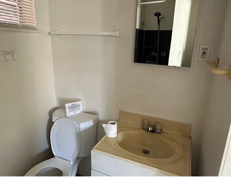 Building Photo - 4640 Clairemont Dr