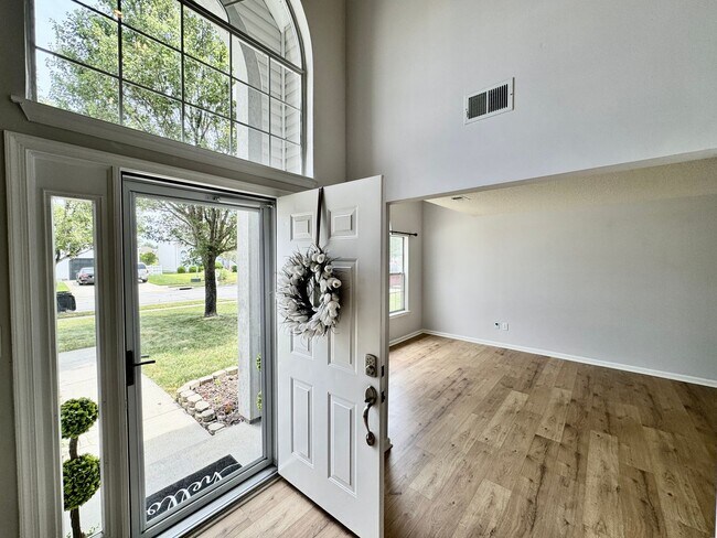 Building Photo - 4-Bedroom Home Castleton Ready 07-16-26! A Pet-Friendly Home - All Appliances - Fenced Yard - Exc...