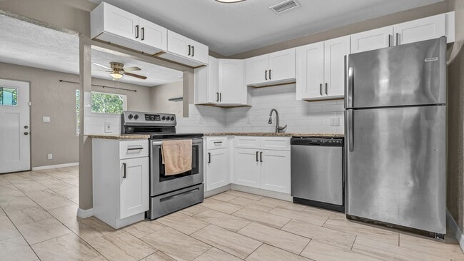 Building Photo - Charming 2bed/1bath Home in Tyrone/St Pete...