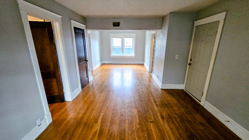 Building Photo - 1600 W 37th St