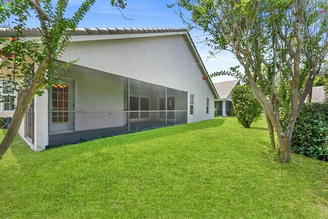 Building Photo - 5333 Pine Cir
