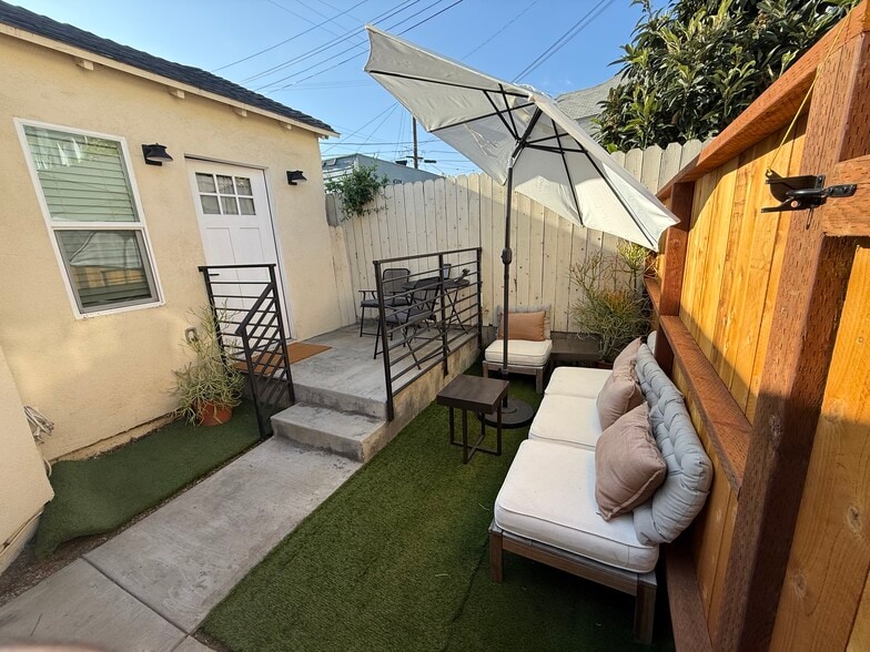 Building Photo - 4302 1/2 Gateway Ave