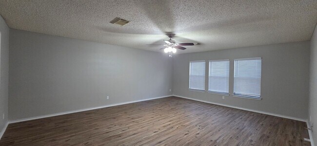 Building Photo - 3 BED/2.5 BATH IN LOVELY SCHERTZ! Less than 5 miles to Randolph AFB