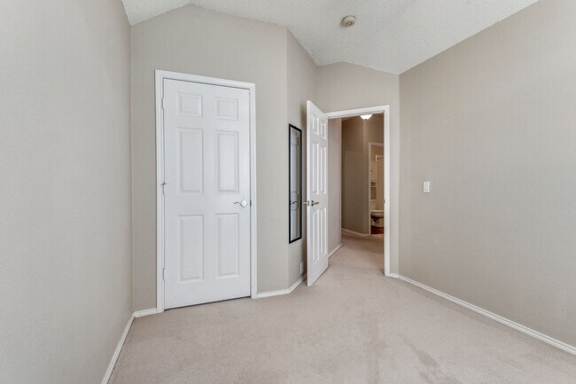 Building Photo - Stunning 3 Bedroom in the Champion Streets...