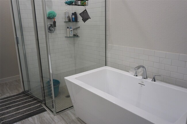 Building Photo - 16626 Lake Austin St