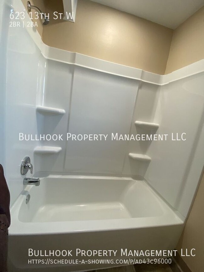 Building Photo - MOVE IN SPECIAL  - $300 off first full mon...