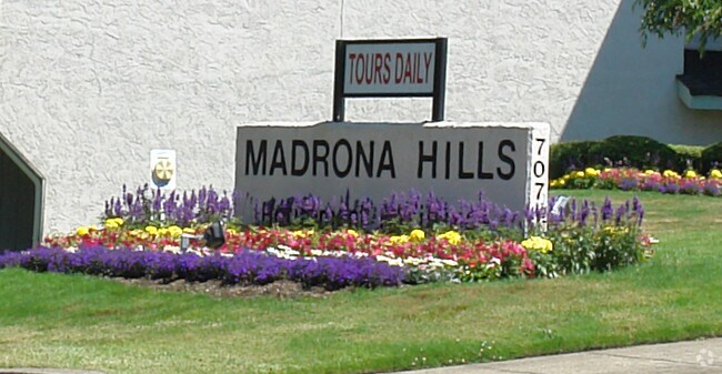 Building Photo - Solista Salem