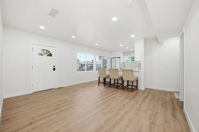 Building Photo - Brand new remodel!