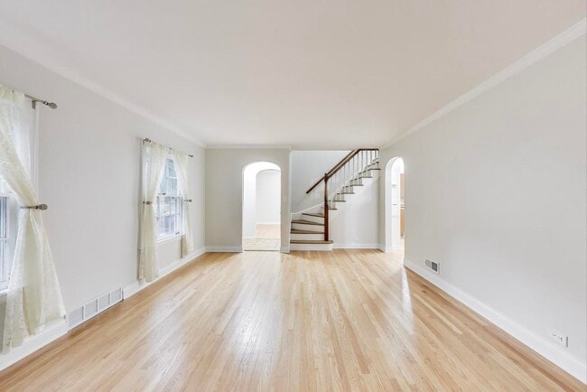 Building Photo - 537 N Washington St