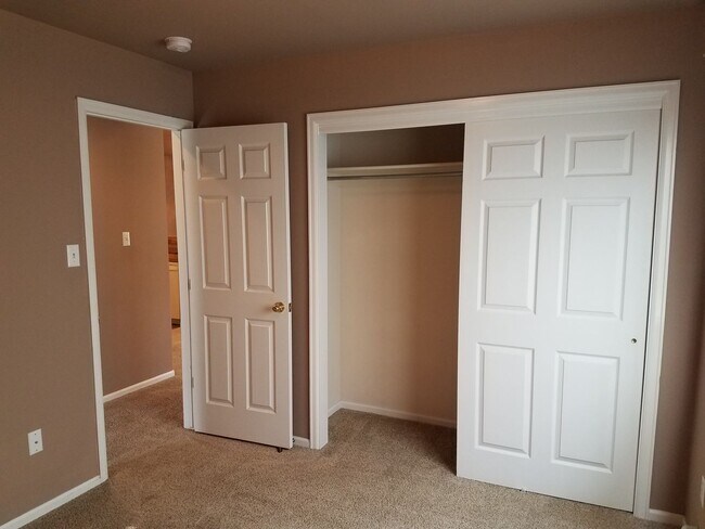 Building Photo - House For Lease