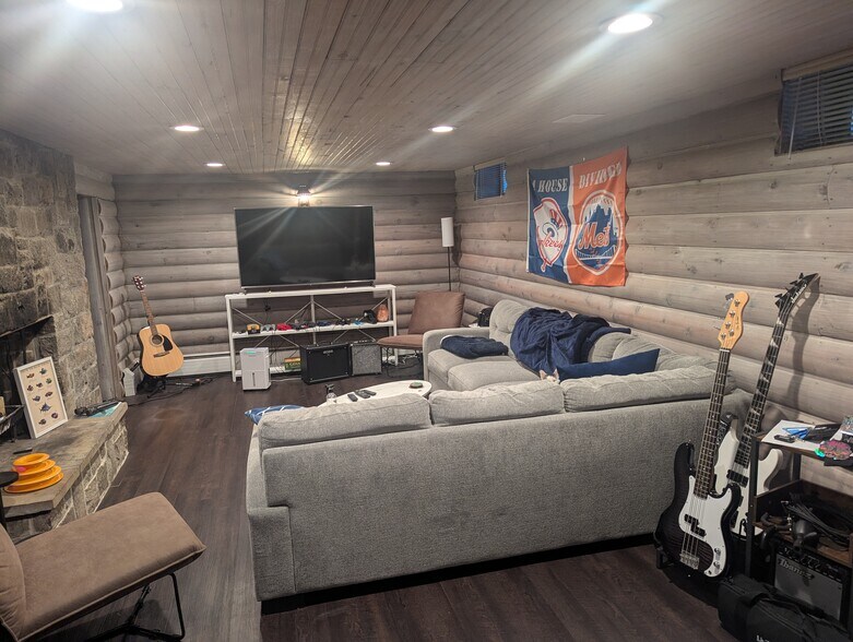 basement # 1 - 40 Brookway Rd