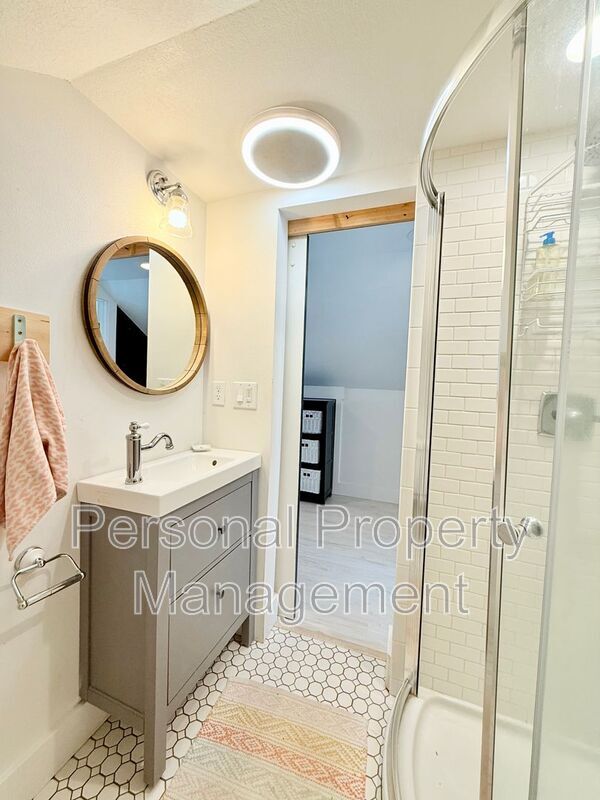 Building Photo - 1335 I St