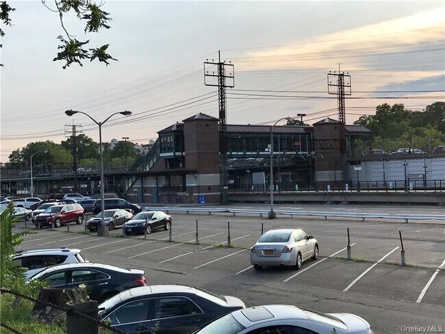 Building Photo - 1833 Palmer Ave