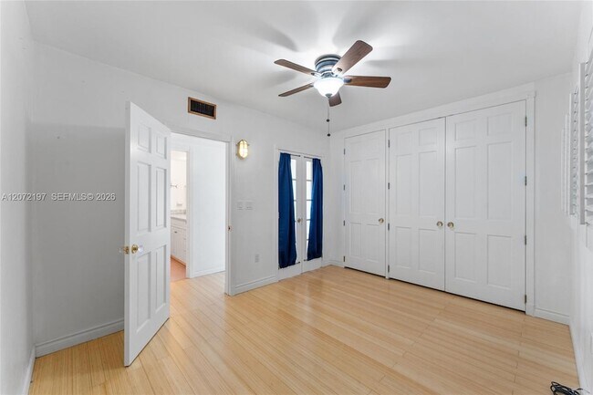 Building Photo - 2539 S Bayshore Dr