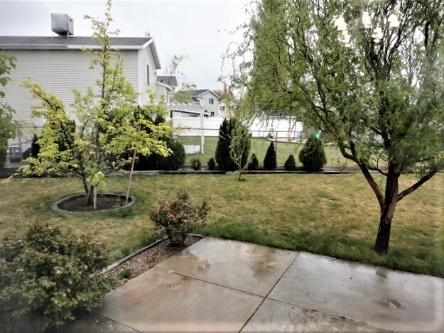 Building Photo - 859 W 2005 N