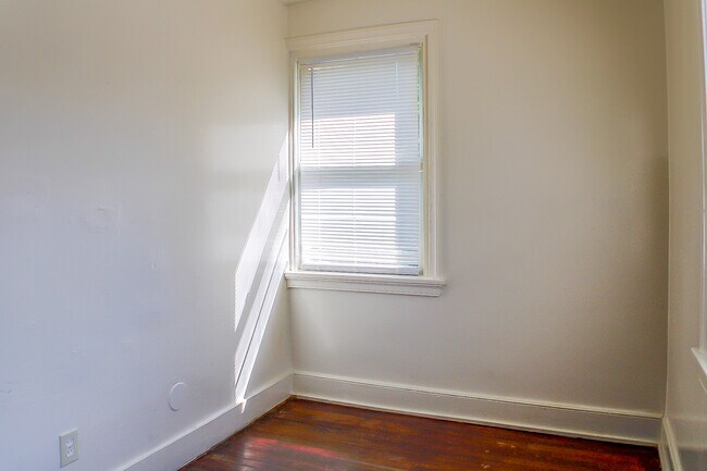 Building Photo - 1407 Chambers St