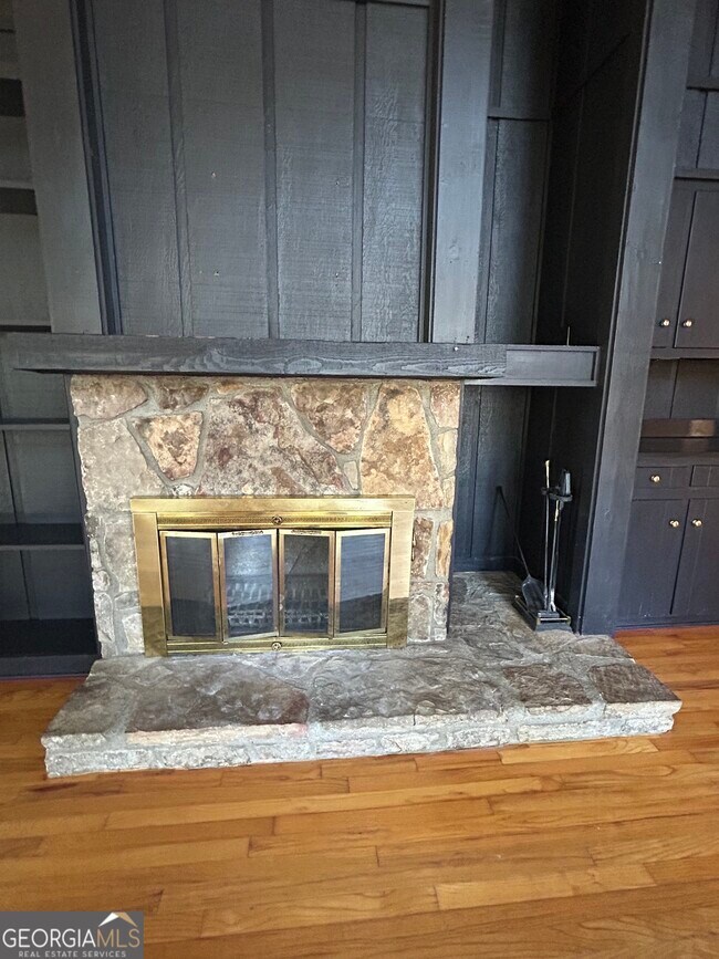 Building Photo - 180 Woodstone Dr