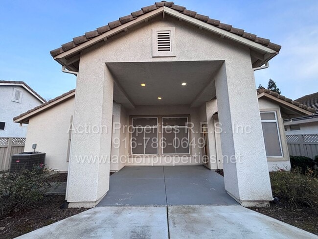 Building Photo - Single Story in Sun City 55+ Community - Access to all Amenities Included - Low Maintenance Yards!