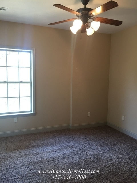 Building Photo - Fresh New Look - 4BR 21/2 Bath