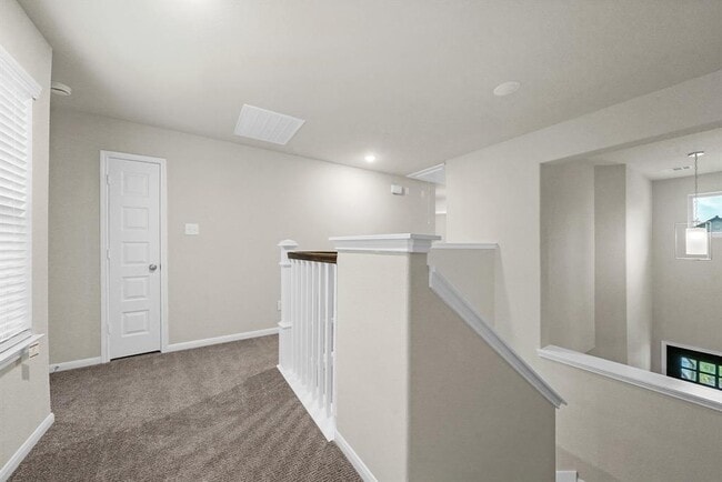 Building Photo - 5606 Hyde Park Dr