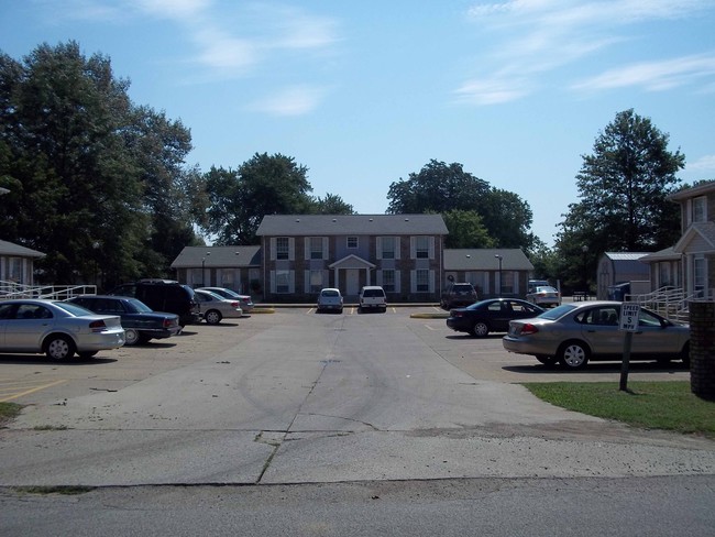 Primary Photo - Oak Park Apartments