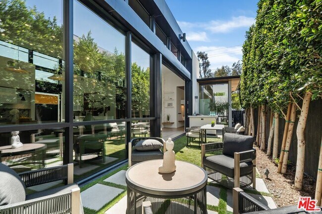 Building Photo - 8617 Higuera St