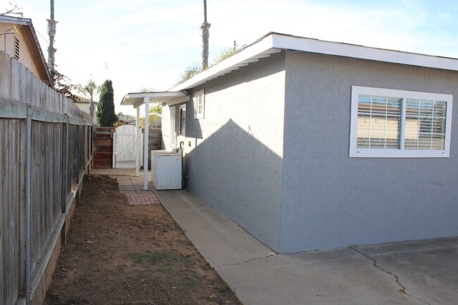 Building Photo - 1013-1013 12th St