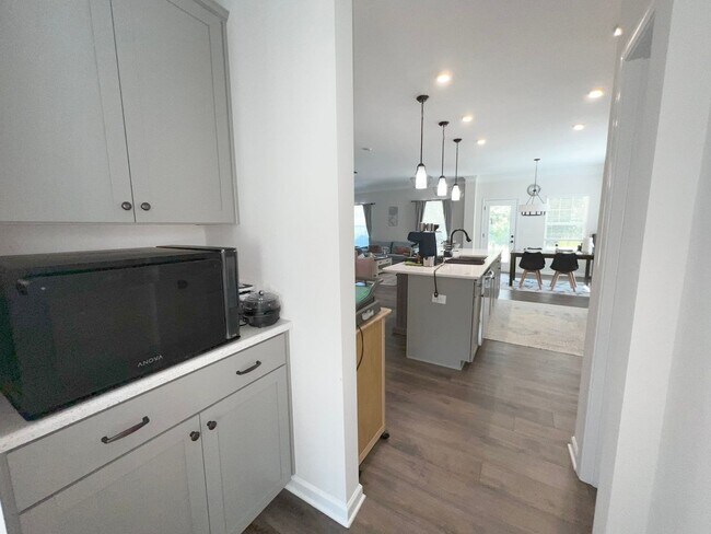 Building Photo - Spacious 4BR House in Raleigh