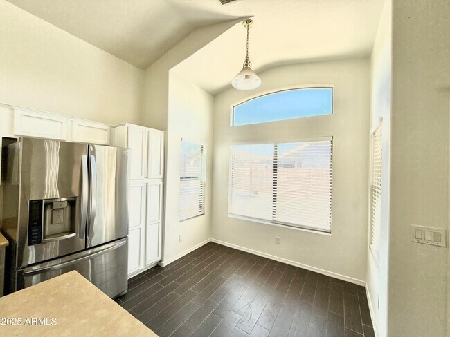 Building Photo - 13740 W Keim Dr