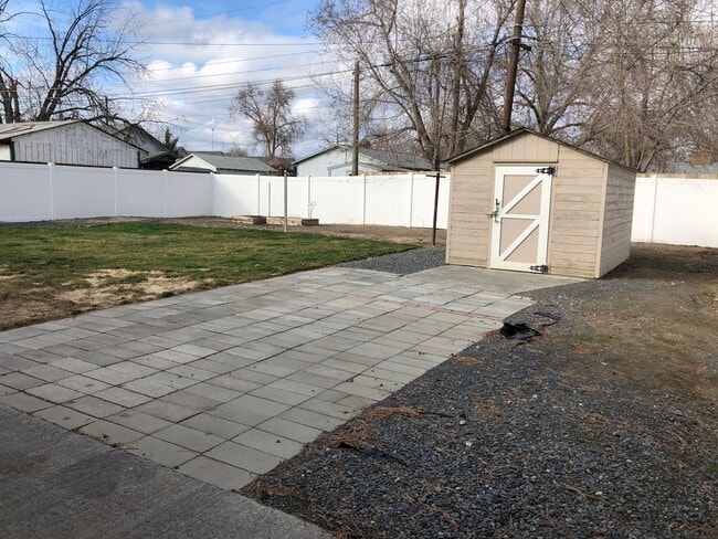 Building Photo - Cozy Home!!