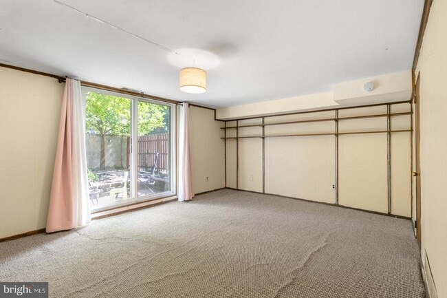 Building Photo - 6736 Emlen St