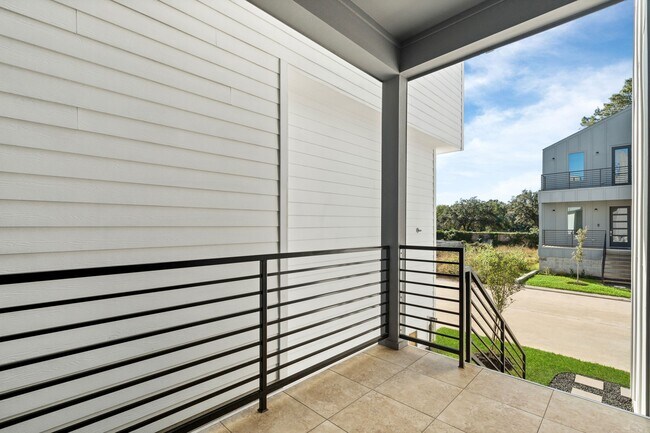 Building Photo - 5610 Savyon Dr