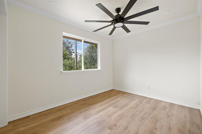 Building Photo - 2118 Zephyr Ln