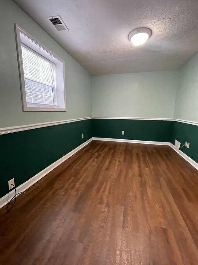 Building Photo - 162 Tibbetts St