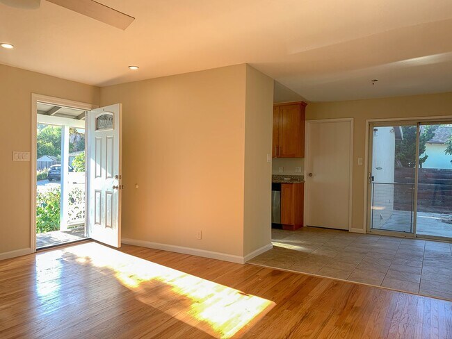 Building Photo - Single level 3 Bedroom Home on a Spacious Corner Lot!