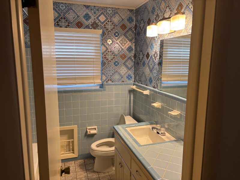 Building Photo - 2025 Mattern Dr