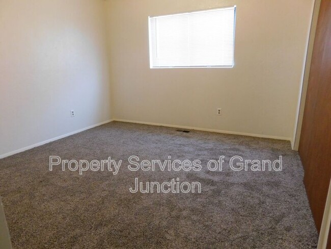 Building Photo - 477-32 1/8 32 1/8 Rd