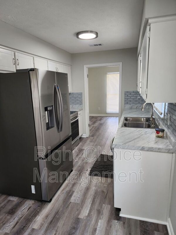 Building Photo - 3034 Lansing Ave