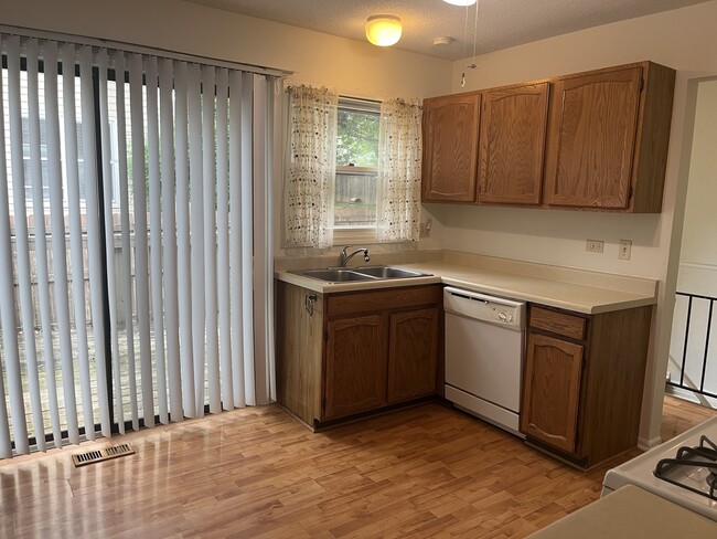Building Photo - 821 Brentwood Dr