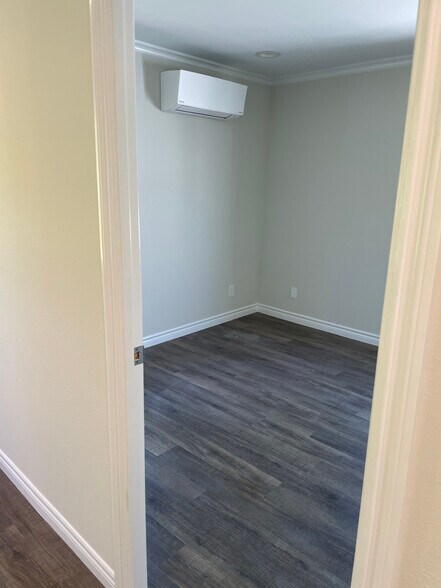 Building Photo - 1518 S Carmelina Ave