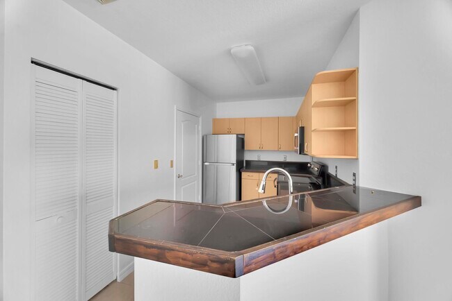 Building Photo - 106 SW Peacock Blvd