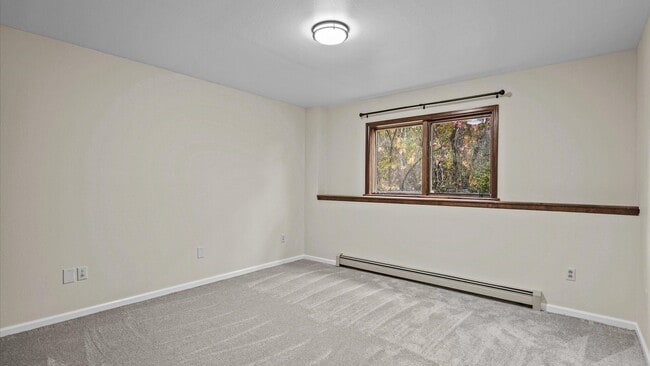 Building Photo - 1001 Walz Ave