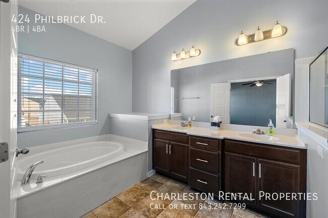 Building Photo - 424 Philbrick Dr