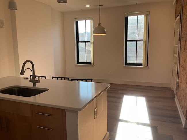 Building Photo - 26 W 15th St