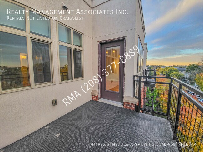 Building Photo - 406 S 13th St