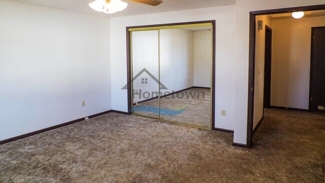 Building Photo - 3 Bed 1.5 Bath with Garage & Fenced Yard