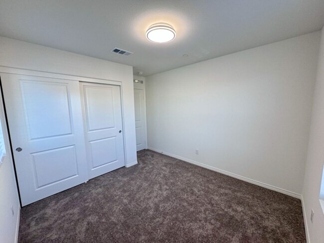 Building Photo - BRAND NEW 3 bedroom Willow Springs home av...