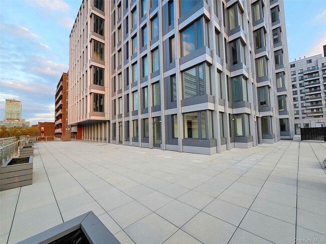 Building Photo - 136-18 Maple Ave