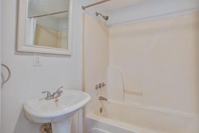 Building Photo - 4716 Mint Ave