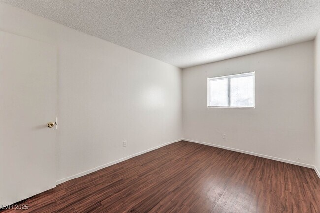 Building Photo - 3109 N Walnut Rd